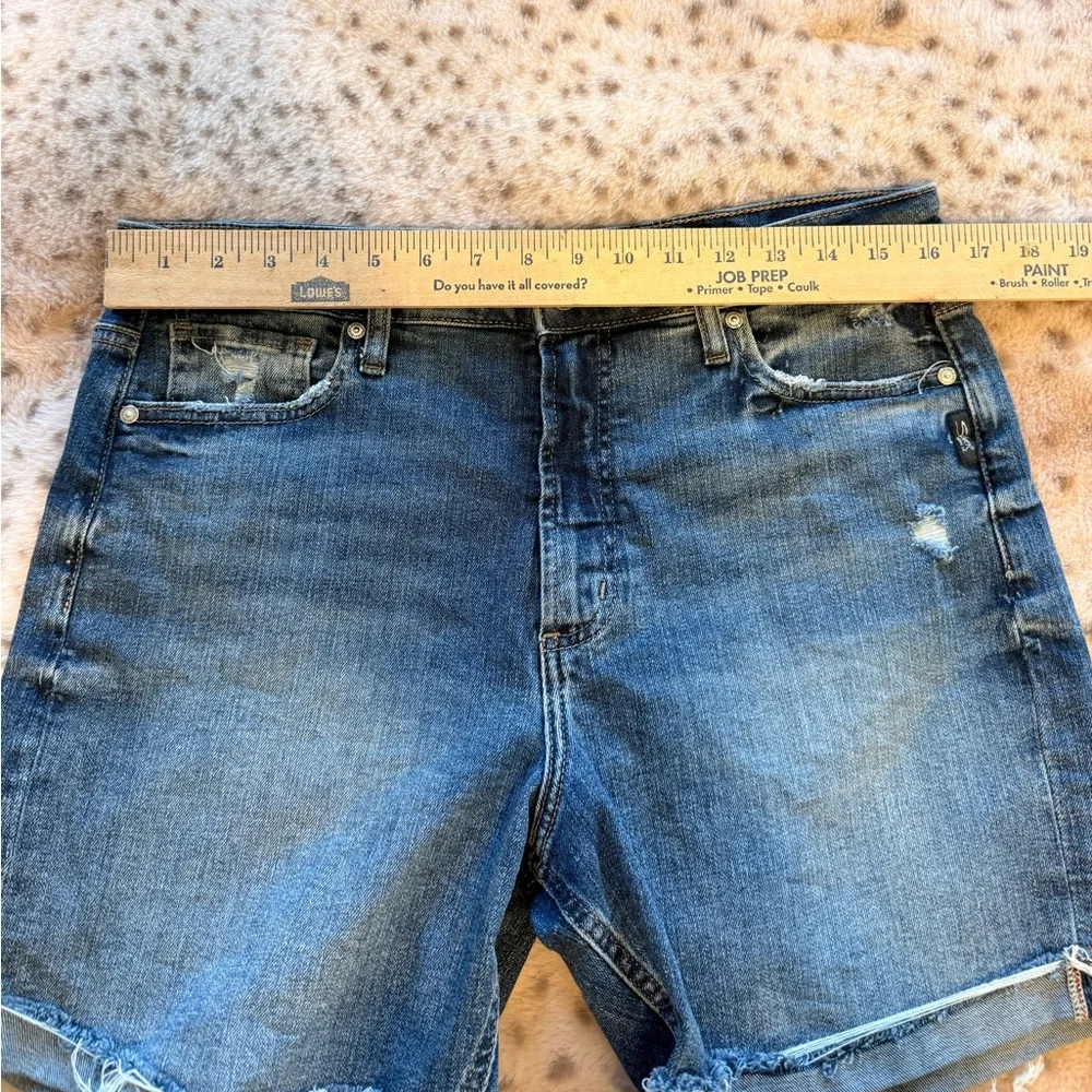 Silver Jean Co Womens Size 31 Lightly Distressed Denim Shorts